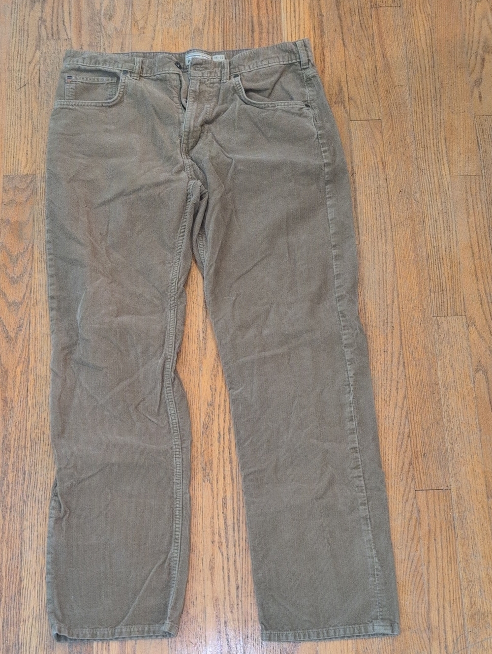 Patagonia Men's Straight Corduroy Jeans in Olive Brown